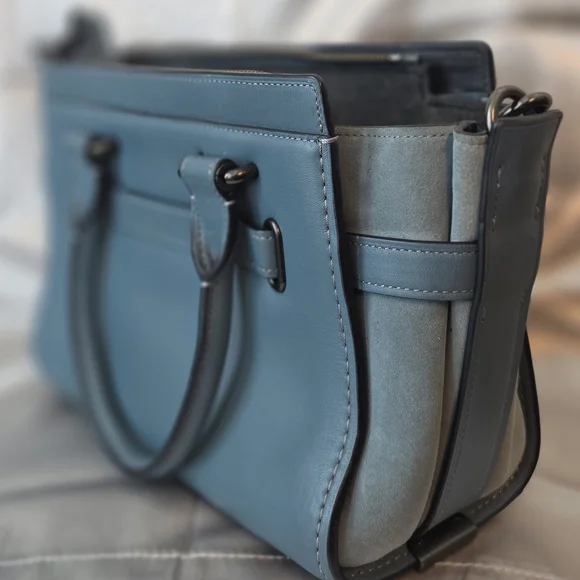 Coach Swagger With Tea Roses - Picture 5 of 15